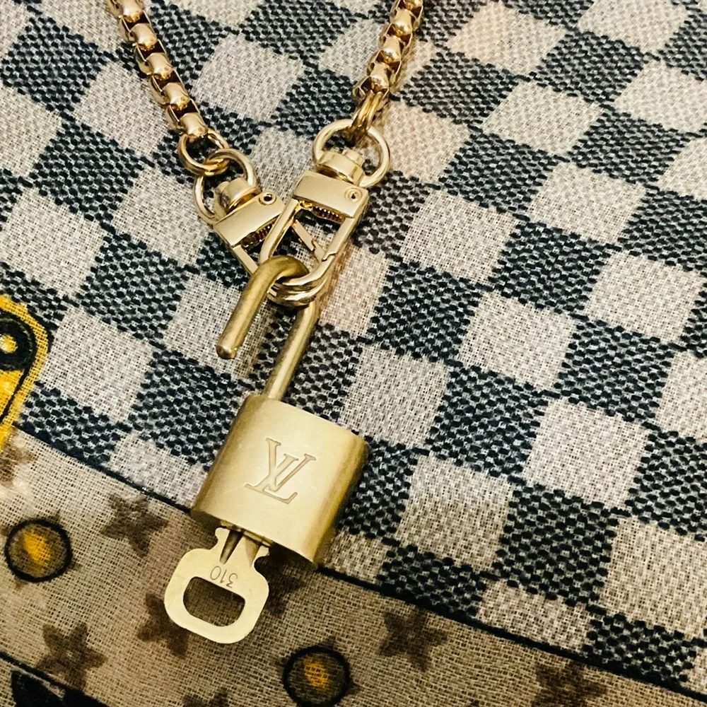 ✅AUTHENTIC LV Gold Lock Pendant ( generic chain included )
